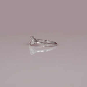 Bague de fiançailles personnalisée en diamant de laboratoire taille ovale rose clair avec coupe marquise cadeau d'anniversaire plaqué or blanc massif 18KT - Product Image 2