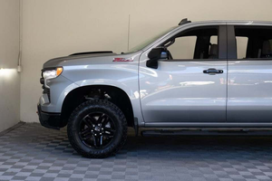 Chevrolet Silverado 1500 LT Trail Boss Crew Cab 4WD LHD 2024, sièges en cuir, 5 places, caméra arrière, écran tactile, phares au xénon - Product Image 4