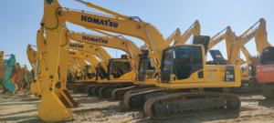 Excavatrice hydraulique Komatsu PC240-8 d'occasion à prix réduit avec roulement d'engrenage moteur - Modèle 2023 95% neuve à vendre - Product Image 3