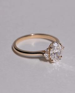 Hermoso anillo de diamante de 1 quilate cultivado en laboratorio, color F, corte ovalado, oro sólido de 18 quilates, joyería de boda, diseño personalizado, venta directa del fabricante - Product Image 3