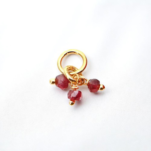 Dijes de cuentas de racimo de piedras preciosas granate facetadas DIY con anillo de salto chapado en oro de 15x6mm encantos pequeños al por mayor - Product Image 1