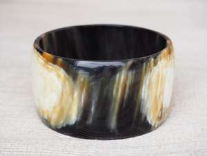 Brazalete de Cuerno de Búfalo Pulido Ecológico - Diseño Moderno, Material Sostenible y de Origen Ético de MN EXPORTS - Product Image 6