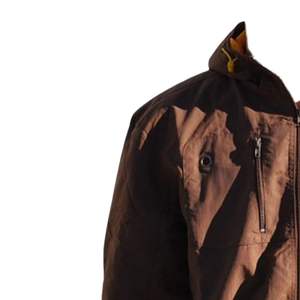 Iota Phi Theta Chaqueta cortavientos marrón y dorada con logotipo de escudo Greek Life Fraternity Prendas de abrigo Abrigo ligero con capucha - Product Image 3