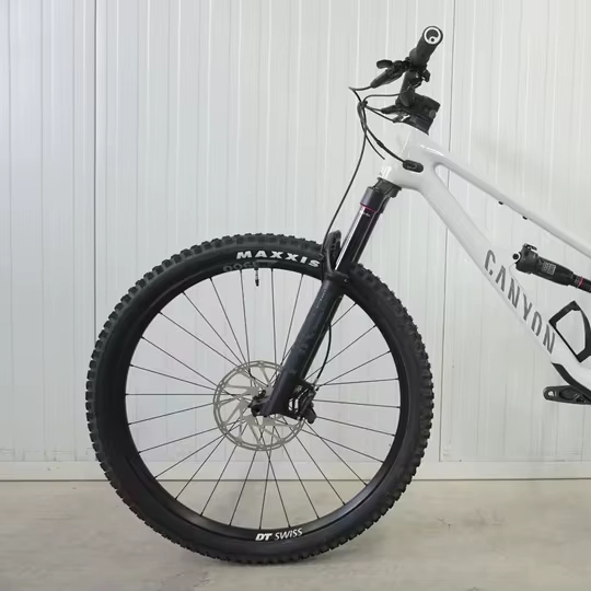 canyon carbon bike: Lightweight High-Performance