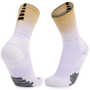 Venta al por mayor Cómodos calcetines deportivos antifricción media pantorrilla que absorbe el sudor Terry calcetines de baloncesto antideslizante abrasión Crew Print - Product Image 3