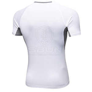 เสื้อคอมเพรสชั่นแขนสั้นผู้ชายทรงสลิมฟิต ระบายอากาศได้ดี เป็นมิตรกับสิ่งแวดล้อม ดีไซน์ล่าสุดจากผู้ผลิตปากีสถาน เหมาะสำหรับออกกำลังกาย - Product Image 2
