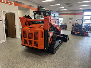 Cargadora de Dirección Deslizante sobre Orugas Kubota SVL65-2s, Capacidad de 2 Toneladas, Color Naranja, con Accesorio de Cucharón - Product Image 3