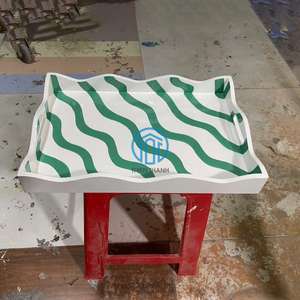 ถาดเสิร์ฟแล็กเกอร์หรูหราตกแต่งลายคลื่นสีเขียวถาดใส่เครื่องดื่มอาหารพร้อมที่จับสำหรับตกแต่งโต๊ะในห้องครัวในบ้าน - Product Image 1