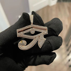 Colgante de ojo de Plata de Ley 925 hecho a mano, estilo Hip Hop Unisex con diamantes de moissanita VVS de corte redondo - Product Image 1