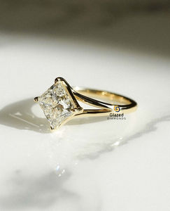 Anillo de Compromiso Moderno con Moissanita VVs de Corte Princesa de 4 Ct para Mujer, de Glazed Diamond, Plata de Ley 925 - Product Image 3