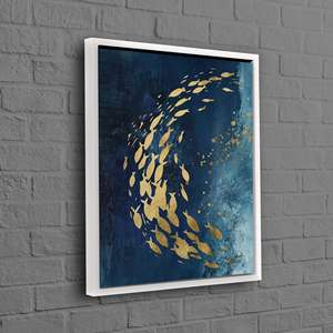 Impression sur toile de poisson doré élégante - Décoration murale moderne avec animaux, encadrée en blanc - Product Image 1