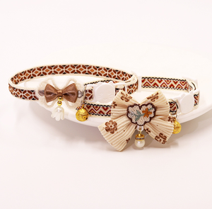 Collar Ajustable para Gato de 18-28cm con Hebilla de Seguridad, Diseño Lindo de Lazo de Perlas, Tejido de Forro Polar Transpirable y Cálido, Cómodo para Todas las Estaciones, Estilo Occidental - Product Image 3
