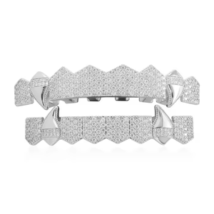 925 Argent Plaqué Rond Brillant Cut Lab Grown Diamond Glossy Finish Glacé Grillz avec Deep Engraved Design Fine Jewelry - Product Image 3