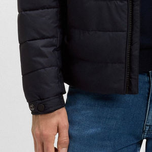 Veste zippée en tissu respirant pour homme, veste personnalisée de haute qualité pour un ajustement confortable et décontracté avec un design de logo personnalisé - Product Image 3