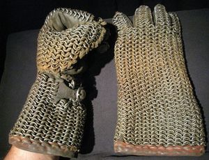 Nouvelle arrivée : Armure en maille métallique détaillée pour séances photo médiévales, offrant une texture et une profondeur de guerrier réalistes - Product Image 4