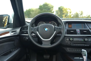 Asequible para Conducir |   CONDUCCIÓN IZQUIERDA |   Volante a la derecha |   2010 B M W X5 XDRIVE35DDSS - Product Image 4