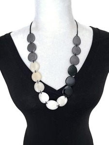 Resin Jewelry Necklace Modern Stylish Trendy Style with Smart Locket Beads Chain - Product Image 2