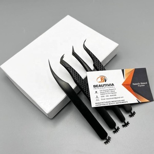 Pince à épiler d'extension de cils en acier inoxydable avec logo personnalisé avec embout en fibre plasma noir à prise parfaite et design pointu - Product Image 5