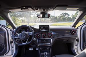 MERCEDES-AMG GLA45 d'occasion 2019, conduite à gauche/droite - Product Image 3