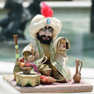 Souvenir-le matériel de poupée est fait de papier mâché, de textile, de bois et de peinture acrylique - Product Image 1