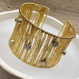 Bracelet en laiton tendance, bracelet manchette, bracelet pour femmes, design attrayant, design à la mode - Product Image 1