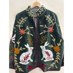 Chaqueta Bomber de Terciopelo Bordada con Suzani Reversible en Verde Bosque para Otoño - Product Image 3