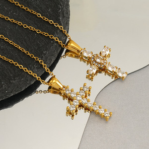 Collar con Colgante de Cruz de Acero Inoxidable Chapado en Oro de 18K Tempusort, Collar Religioso Impermeable con Circonita, Venta al por Mayor - Product Image 3