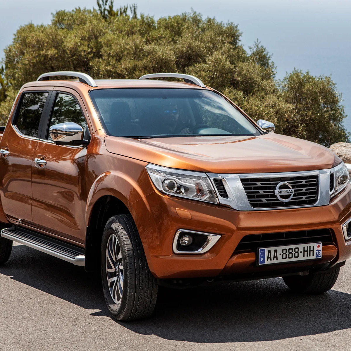 Sıcak satış kullanılan düşük fiyat pikap Nissan NAVARA benzin benzin güçlü 4x4 kamyon pikap ucuz yakıt kullanılmış araba