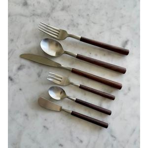 ชุดเครื่องใช้บนโต๊ะอาหารหรูหราแบบโบราณพร้อมที่จับอะคริลิคเครื่องใช้บนโต๊ะอาหารโลหะสำหรับตกแต่งงานแต่งงาน - Product Image 6