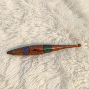 Ganchillo de Madera Natural y Resina |   Herramienta de Tejido Hecha a Mano con Acabado Liso para Amantes del Crochet y Artistas del Manualidades - Product Image 2
