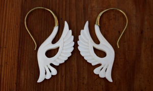 Pendientes de hueso de búfalo sostenibles hechos a mano, joyería elegante de inspiración tribal para ocasiones de fiesta - Product Image 3