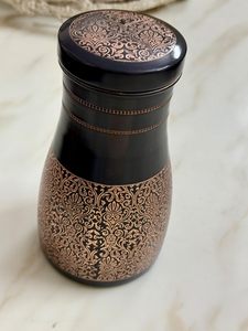 Termo con Grabado Floral, Frasco de Metal Repujado, Elegante Termo para Café, Termo con Diseño Retro, Termo Negro y Oro Rosa - Product Image 2