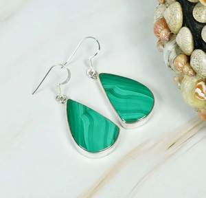 Boucles d'oreilles pendantes en argent sterling 925 faites à la main en malachite verte en forme de poire bijoux en pierres précieuses pour les mariages et les anniversaires - Product Image 2