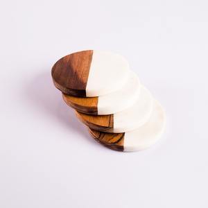 Ensemble de dessous-de-verre en bois d'acacia moderne avec pierre de marbre réaliste, dessous-de-verre artisanaux pour cadeaux de mariage spéciaux et décoration de table - Product Image 3