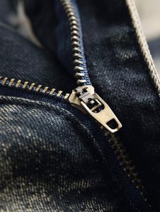 กางเกงยีนส์ขาตรงของผู้ชายทรงสลิมฟิตกางเกงยีนส์แบบมีซิปกันน้ำได้ - Product Image 4