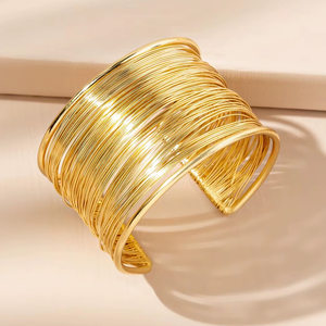 Brazalete de Metal Premium Diseñado para un Uso Diario Duradero que Ofrece un Diseño Elegante, Resistencia, Comodidad y un Atractivo de Moda Atemporal - Product Image 1