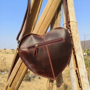 Meilleure vente sac à bandoulière en forme de coeur en cuir véritable usiné à cheveux pour femmes sac à main à fleurs en cuir véritable occidental sac à bandoulière - Product Image 4