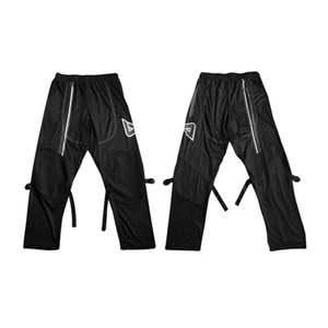 Pantalon de hockey sur glace léger équipement de protection durable avec ajustement réglable et évacuation de l'humidité pour des performances élevées sur les sports de glace - Product Image 4