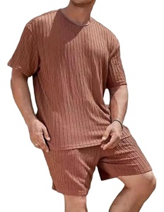 Ensemble décontracté 2 pièces pour homme : chemise à manches courtes et short – Fournisseur de tenues streetwear tendance pour homme - Product Image 3