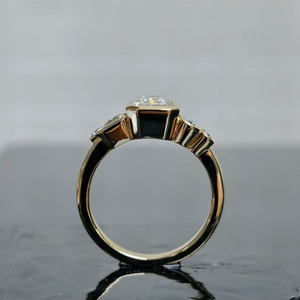 Anillo de compromiso de corte esmeralda de estilo Vintage de oro amarillo de 14 quilates 3,0 CTW Lab Grown Diamond Cluster VS1 Bisel Set Anillo de novia de boda - Product Image 3