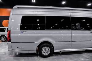 Mercedes-Benz Sprinter 2022, Airstream 3500XD Tommy Bahama Edition 2024, Camioneta - Product Image 3