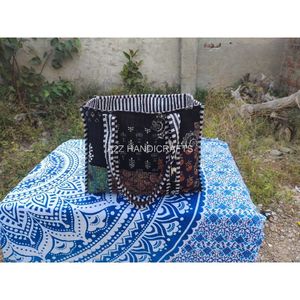 กระเป๋าผ้าคอตตอนทรงสี่เหลี่ยมขนาดใหญ่พิมพ์ลายด้วยมือเป็นมิตรกับสิ่งแวดล้อมและยั่งยืนสำหรับซื้อของชำ - Product Image 3