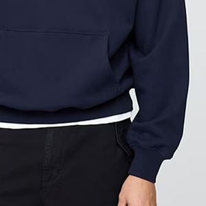 Sudadera con Capucha para Hombre, Color Sólido, Material de Alta Calidad, Bolsillos Tipo Canguro, Diseño de Mangas Completas, Logotipo Personalizado, Puños Acanalados - Product Image 4