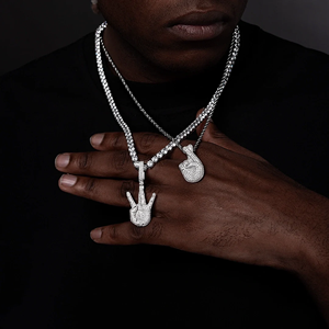 Pendentif unisexe de luxe personnalisé en alliage et diamant, style hip-hop, avec logo, motif animal, couronne, entièrement serti de strass, de forme personnalisée - Product Image 1