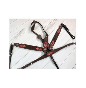 Juego de tachuelas de caballo de cuero marrón de calidad superior Headstall de una oreja y cuello de pecho con patrón geométrico rojo Accesorios de equitación - Product Image 1