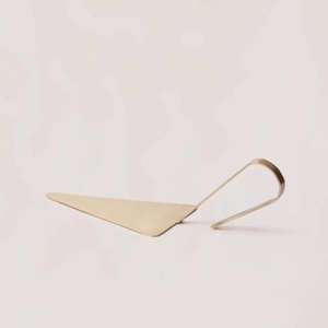 เซิร์ฟเวอร์เค้กสแตนเลสแบบทันสมัยพร้อมด้ามจับดีไซน์เฉพาะเหมาะสำหรับงานนำเสนอเค้กและขนมอบทุกประเภท - Product Image 3