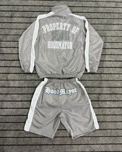 Conjuntos OEM para hombre Pantalones cortos cortavientos y chaqueta personalizados de dos piezas chándales de nailon con cremallera completa conjunto de pantalones cortos cortavientos de dos piezas - Product Image 6