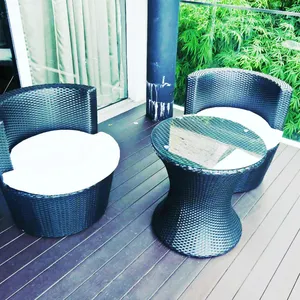 Set furnitur teras anyaman 3 buah furnitur teras depan kursi furnitur luar ruangan terbuat dari rotan Pe hitam & bingkai aluminium yang kuat