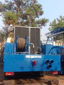 เครื่องเจาะบ่อน้ำแบบติดตั้งบนรถบรรทุก ขนาด 450 เมตร ใช้เครื่องยนต์ดีเซล แบบ DTH และแบบโรตารี่ พร้อมจำหน่าย - Product Image 3