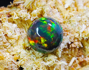 Attrayant éthiopien noir opale pierre précieuse forme ronde 7mm à 12mm taille arc-en-ciel Flashy éthiopien noir opale Cabochon cadeau pour elle - Product Image 1